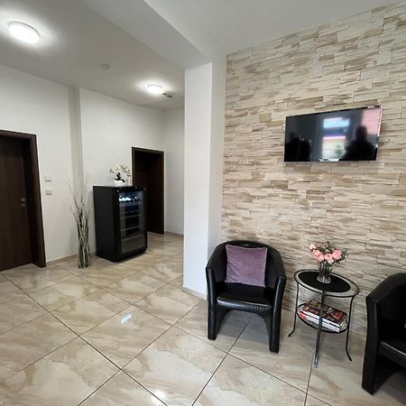 Penzion Sezemice מראה חיצוני תמונה